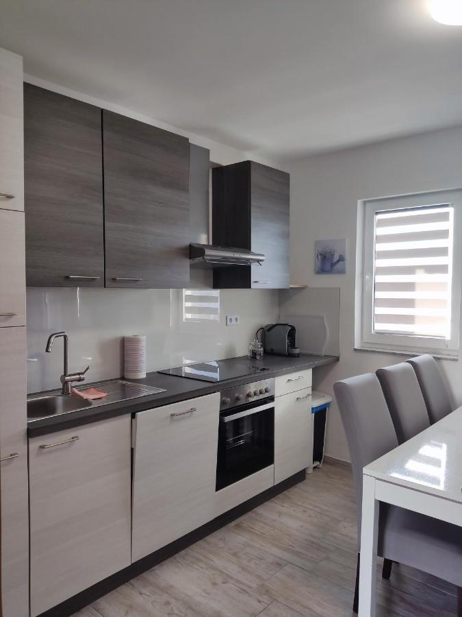 Apartmani Ima Рованьска Экстерьер фото