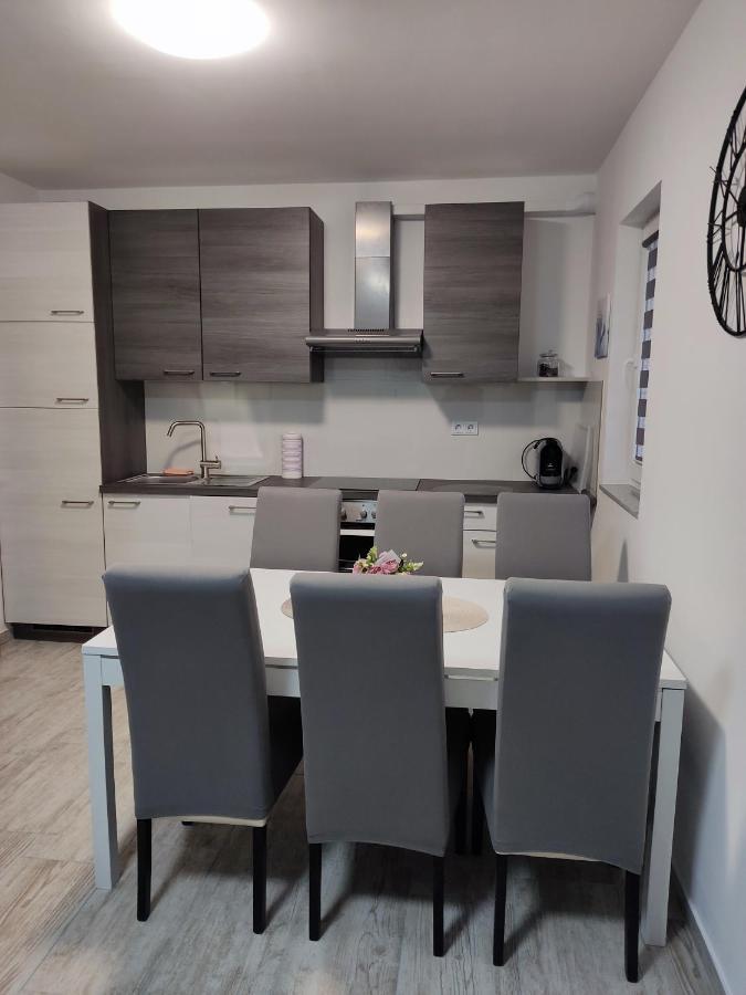 Apartmani Ima Рованьска Экстерьер фото